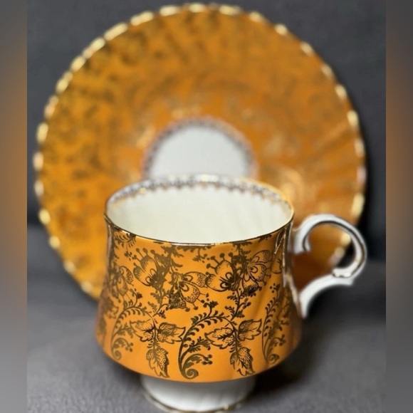 VINTAGE ELIZABETHAN FLORAL GOLD CUP AND SAUCER FINE BONE CHINA 3" Numbered - Picture 9 of 11